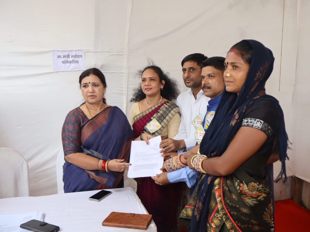 आसूड गावातील झोपडपट्टीधारकांच्या पुनर्वसनाबाबत शासन सकारात्मक – राज्यमंत्री माधुरी मिसाळ