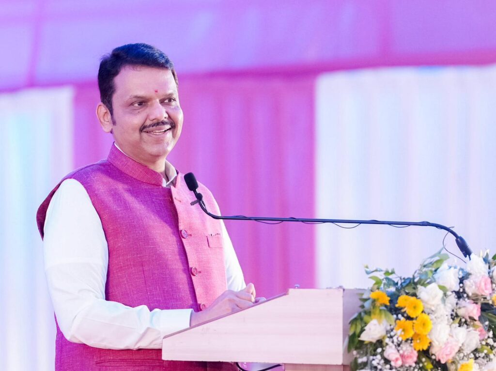 कालमर्यादा निश्चित करून जागतिक पातळीवरचे संस्कृत विद्यापीठ उभारु-  मुख्यमंत्री देवेंद्र फडणवीस
